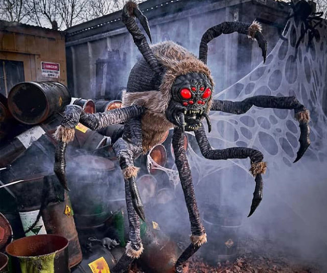Giant Animatronic Spider Monster
