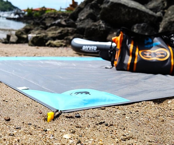 BEARZ Outdoor Waterproof Beach Blanket