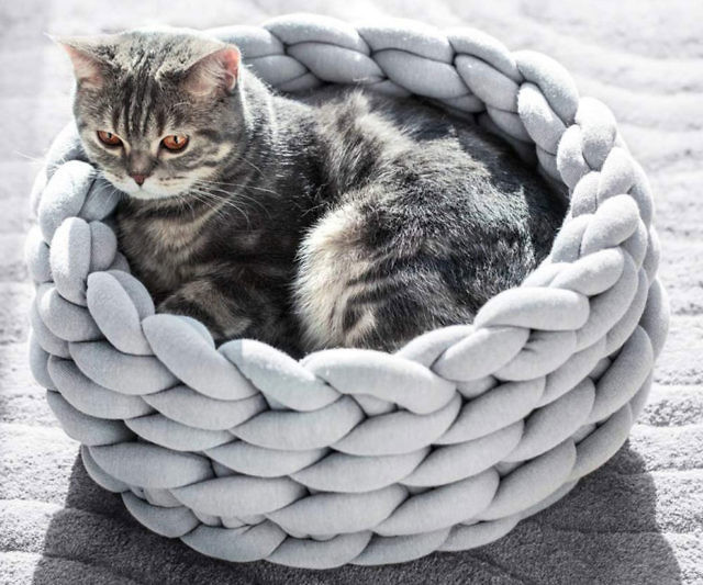Chunky Knitted Pet Bed