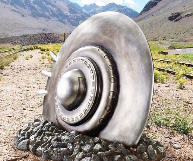 Crashed UFO Statue