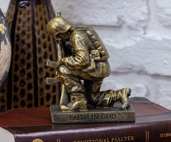 Dicksons Duty Praying Soldier