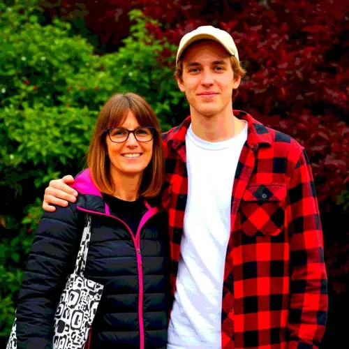 100+ Amazing Gifts For Your Boyfriend's Mom That'll Make Her Love You Even More