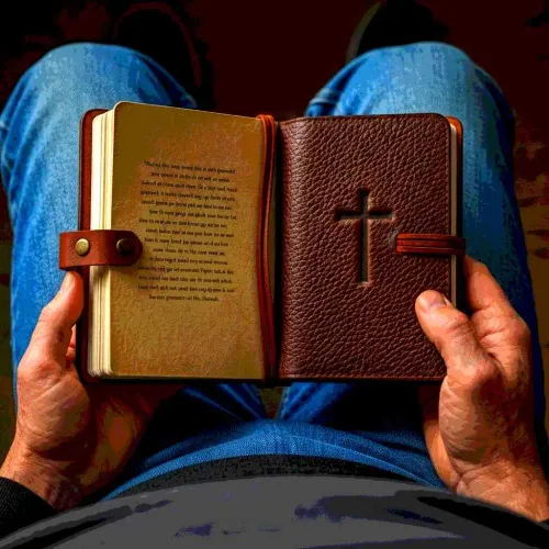 45 Meaningful Gifts For Pastors That Thank Him For All He Does
