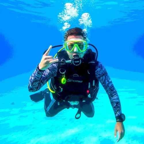 27 Highly Recommended Gifts For Scuba Divers That Will Actually Improve Their Diving Experience