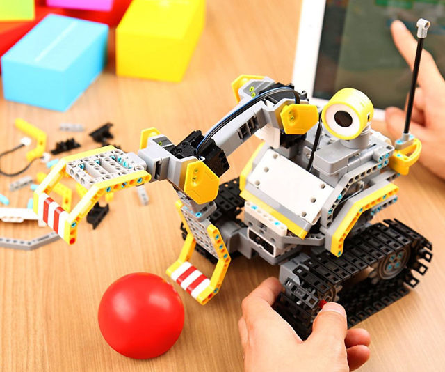 Interactive Robotic Building Block System