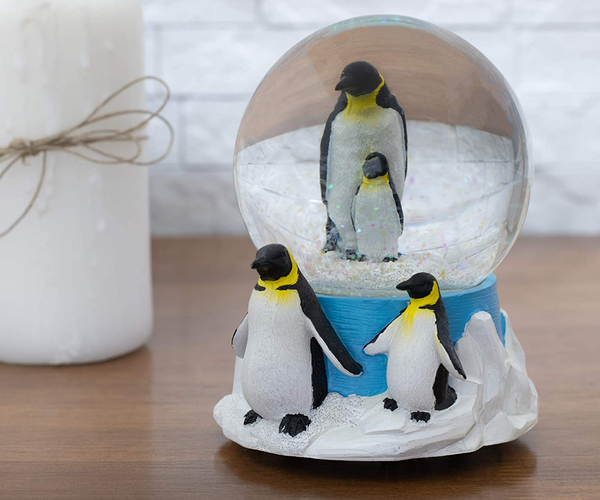 Penguin Family Snowglobe