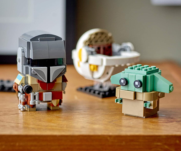 The Mandalorian and Baby Yoda Brickheadz Lego Set